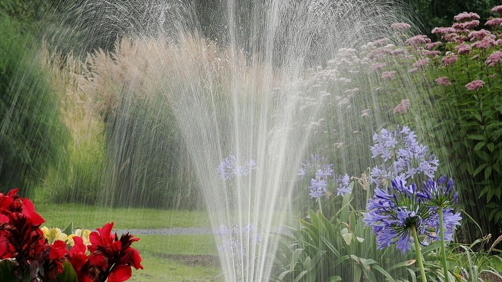 L’arrêté du 8 septembre 2025 détaille les modalités d'utilisation des eaux usées traitées en propreté urbaine et précise certaines modalités pour l'arrosage d'espaces verts.