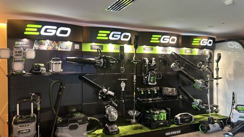 La marque Ego, qui travaille avec des distributeurs indépendants en Europe, rachète au 1er novembre son partenaire Stierman De Leeuw B.V au groupe Royal Reesink. La marque Ego, qui travaille avec des distributeurs indépendants en Europe, rachète au 1er novembre son partenaire Stierman De Leeuw B.V au groupe Royal Reesink.