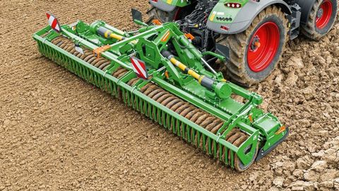 modèles KE-02 affichent des largeurs de travail de 4,5 et 6 m