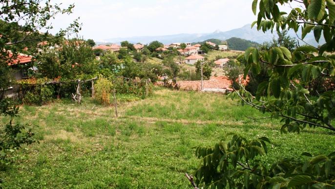Paysage agricole de montagne en Bulgarie.