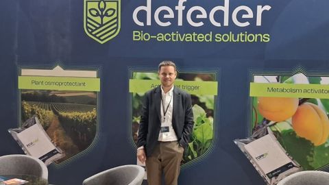 Pour son premier jour chez Defeder, Romain Careghi, chef marché pôle fertilisants et biostimulants pour le groupe, s'est rendu au salon Growtech à Antalya, en Turquie.