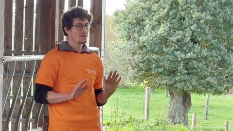 Yoann Quiniou installé en bovins lait en système 100  herbe