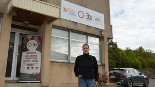 Audrey Bourrust, éleveuse de porc noir à Castéra-Verduzan (Gers), consacre 70 heures par mois à ses missions de présidente de l’abattoir d'Auch.