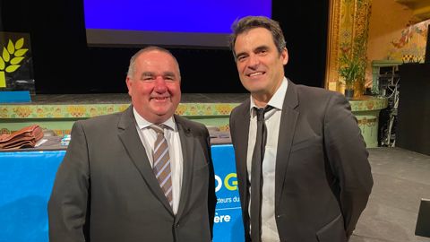 Henri Gazin, président de Caproga La Meunière, et Sébastien Marty, DG, lors de l'assemblée générale de la coopérative mardi 4 décembre, à Montargis (Loiret).