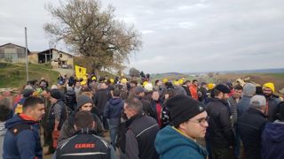 Plus de 200 agriculteurs se sont mobilisés contre l'abattage du troupeau à Bordes-sur-Arize.