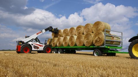 Notre modèle d’essai représente le haut de l'affiche des chariots télescopiques Bobcat avec une flèche de 7,5 m et une capacité de levage de 4,3 t.
