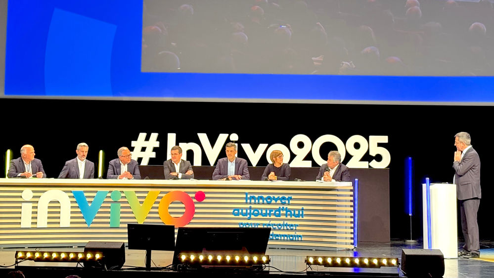 De gauche à droite, Antoine Declercq, président de NatUp, Jean-Pierre Touzet (Crédit Agricole), Maxime Vandoni (Unigrains), Olivier Clyti (InVivo), Xavier Dorchies (Sofiprotéol), Géraldine Woessner (Le Point) et Thierry Blandinières, DG d’InVivo.