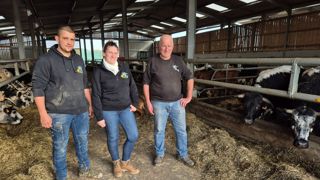 Raphaël et Florine Barowsky, Claude Rasser misent sur 30 vêlages en propre et l’achat de 60 veaux pour produire chaque année 55 veaux de lait et 45 bœufs et génisses. Dix animaux vont au renouvellement.