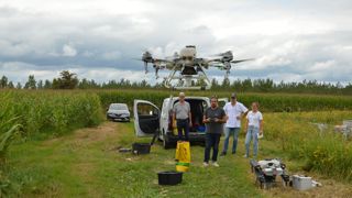 Le semis par drone est deux fois plus rapide qu'avec un tracteur, pour un coût de 40 à 60 € l'hectare.