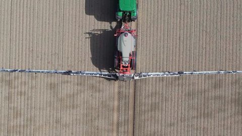 L'identfication en temps réel des adventices demande fait appel à l'apprentissage profond Deep Learning.