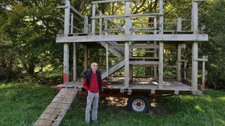 « Nous avons utilisé des poteaux en douglas, indique Marc Benoit, de l'Inrae. Le coût total de l'équipement n'a pas dépassé 1 000 €. »