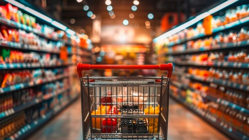 Rayons de supermarché et caddy