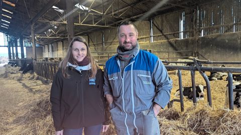 Anastasia Jacquey, conseillère agroéconomie, référente « pack JA » et Jérémy Sauvage. « Grâce à la rencontre annuelle, je me pose et nous faisons le point ».