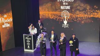 Ophélie Damblé, pépiniériste-maraîchère (devant le grand bouquet), représente "Les muses qui ont osé ne pas faire comme tout le monde" en production.