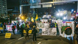 La Confédération paysanne a ralenti la circulation sur le périphérique parisien dès tôt vendredi 9 janvier 2026.