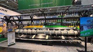 Le débattement vertical de la coupe est de 15 cm.