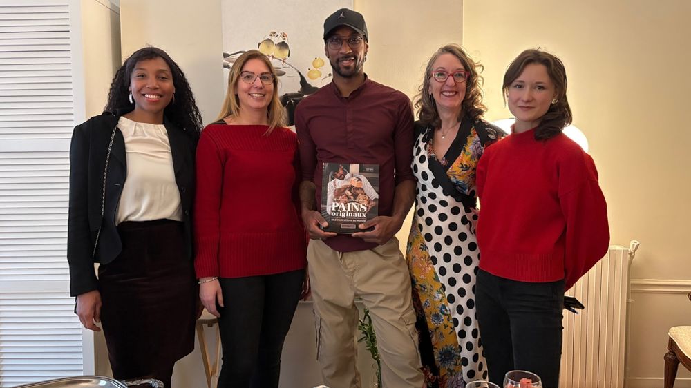 De g. à d. : Élodie-Elsy Moreau (rédactrice en chef La Toque magazine, Alexandra Lepinay (responsable des Éditions France Agricole) Xavier Netry (chef boulanger), Kristina Hayden (porte-parole adjointe de l’ambassade des États-Unis à Paris), Céline Violet (auteure).