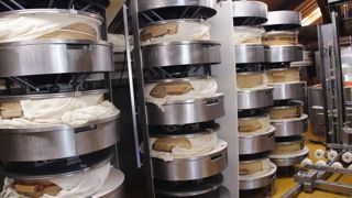 76 % des volumes de fromages AOP sont commercialisés en lait cru.