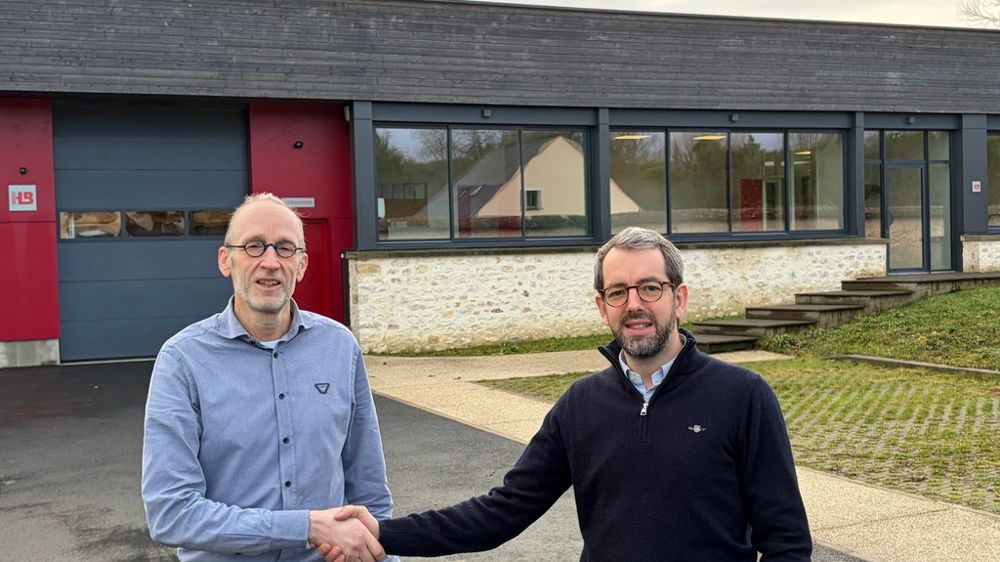 Hans van de Blankevoort (à gauche), a cédé son entreprise HB SAS à Nicolas du Breuil (à droite).