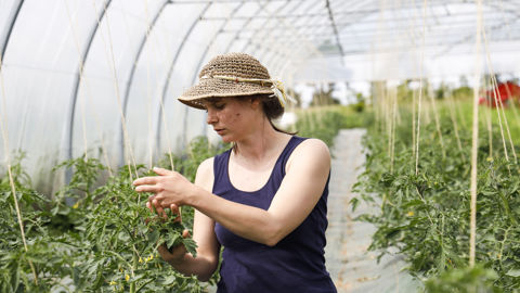 Maraîchère passionnée et engagée, Anne-Gaëlle Scatton est fière de sa reconversion professionnelle.