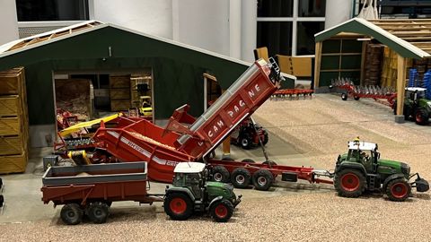 Les dioramas reconstituent des scènes de la vie agricole avec un réalisme bluffant.