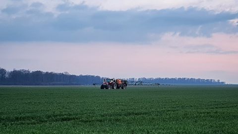 David Charron et Eric Bonnevie ont opté pour le traitement de l'eau, afin d'optimiser l'efficacité de la protection phytosanitaire de leurs cultures.