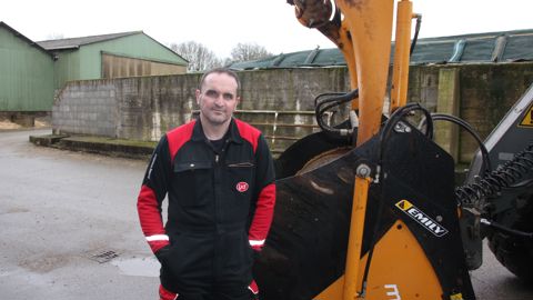 Yoann Buchot utilise un godet désileur-mélangeur depuis plus de dix ans. Un choix à la fois économique, pratique et performant.