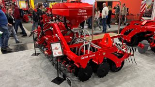 Le semoir G-Drill He-Va est doté au choix de 24 ou 32 disques.