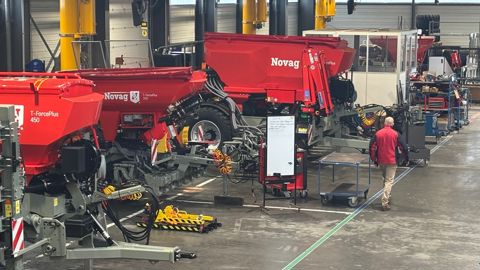 L'atelier où sont assemblés les semoirs de Novag s'étend sur 2 000 m². Jusqu'à 50 semoirs peuvent être fabriqués par an.