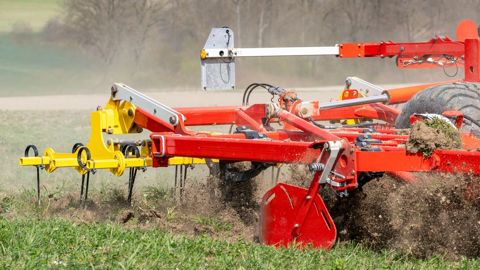 La herse peigne lourde à trois rangées peut être utilisée sans rouleau.