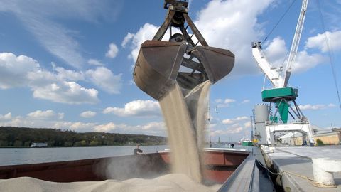 L'UE suspend pour un an les droits de douane sur les importations d'engrais, à l'exception de celles provenant de Russie et du Belarus.