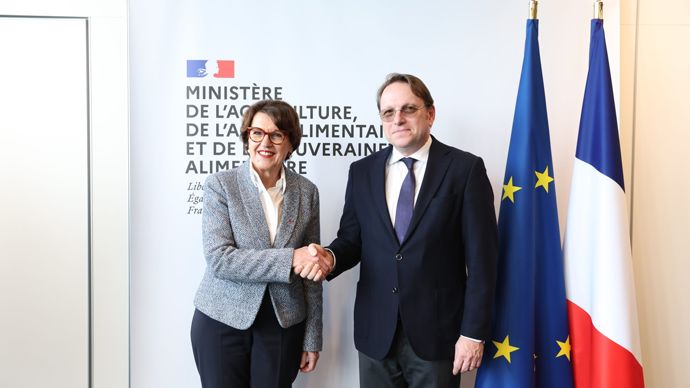 Le commissaire européen en visite au salon ce mardi 24 février, a rencontré Annie Genevard.