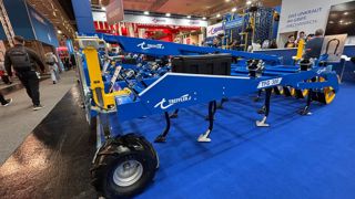 Le dégagement sous le châssis du scalpeur TFG de Treffler est de 70 cm.