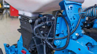 PTX propose différents kits pour rééquiper entièrement un semoir monograine mécanique et bénéficier de la précision du pilotage électrique.
