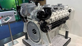 Le moteur Liebherr D912 développe 1 273 ch.