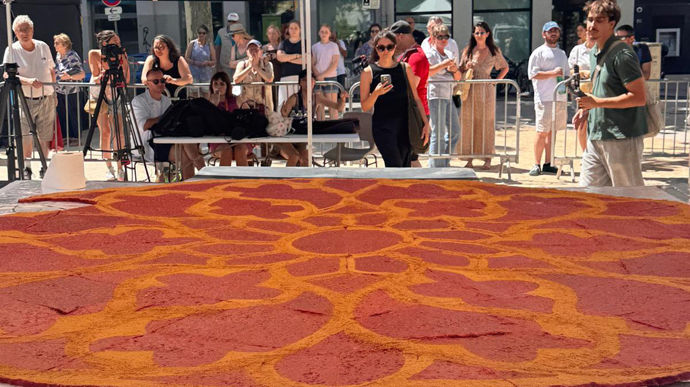 À Lyon, Thomas Dura bat le record du monde de la plus grande tarte à la praline - Pâtisserie