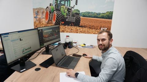 Responsable marketing et communication, Julien Le Faucheur enrichit régulièremen