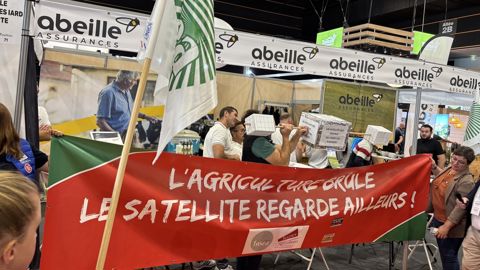 La FNSEA et JA ont manifesté le premier jour du Sommet de l'élevage pour dénoncer les failles du système d'assurance prairie.