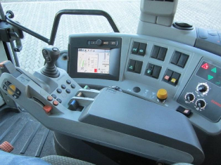 Intérieur cabine du Claas Axion 820