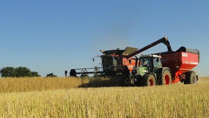 Le transbordeur Pérard X-Flow 18 emmené par le Fendt 716 Vario de Xavier Bohy Transbordeur Pérard X-Flow 18