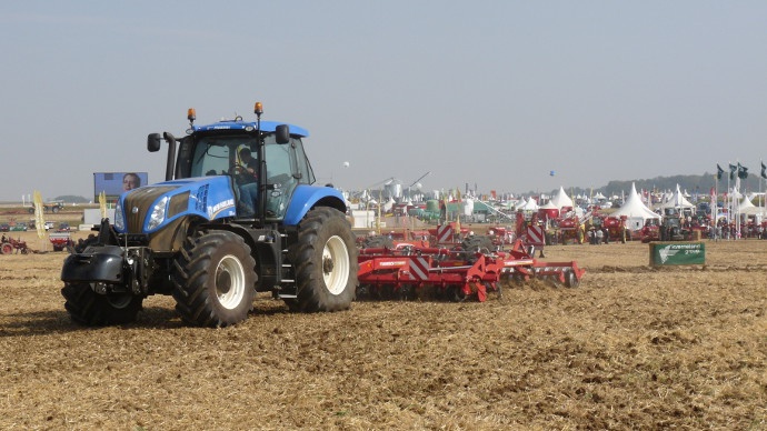 New Holland T8 à Innov-Agri