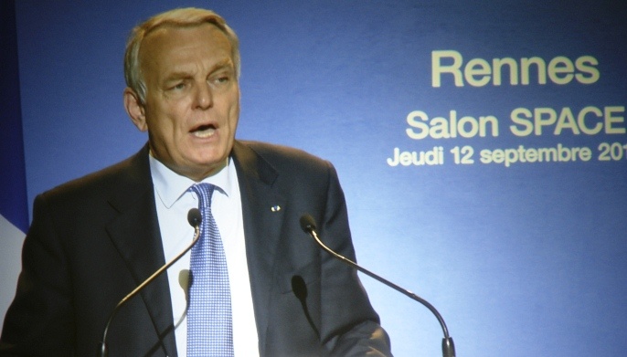 Jean Marc Ayrault, premier ministre au Space prononçant son discours après une visite écourtée du salon. 