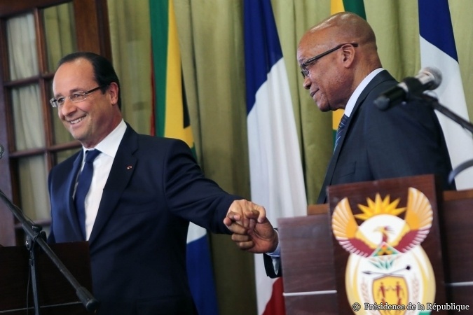 François Hollande en Afrique du Sud avec le président 