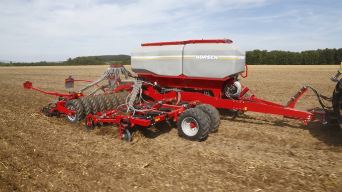 Strip-till Horsch avec un semoir Focus TD