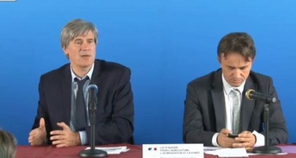 Stéphane Le Foll et Philippe Mauguin, son directeur de cabinet, lors de la présentation de la loi d'avenir agricole à l'issue du conseil des ministres.
