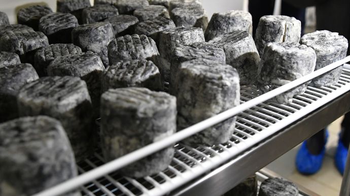 Le fromage de chèvre est fait "à la française".