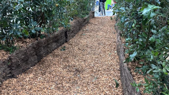 L’Écrin Méditerranéen incarne la vision de Ludovic Orain : un jardin prospectif où la maîtrise des ressources devient le moteur du projet créatif.