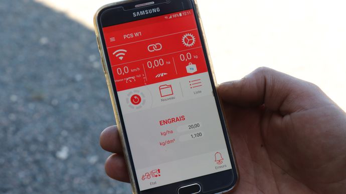  - Depuis son téléphone, Guy-Michel pilote et contrôle sa distribution entrainée électriquement.