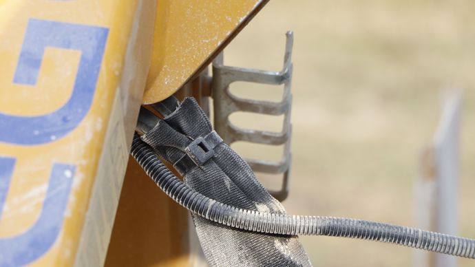 Rangement correct des flexibles hydrauliques.