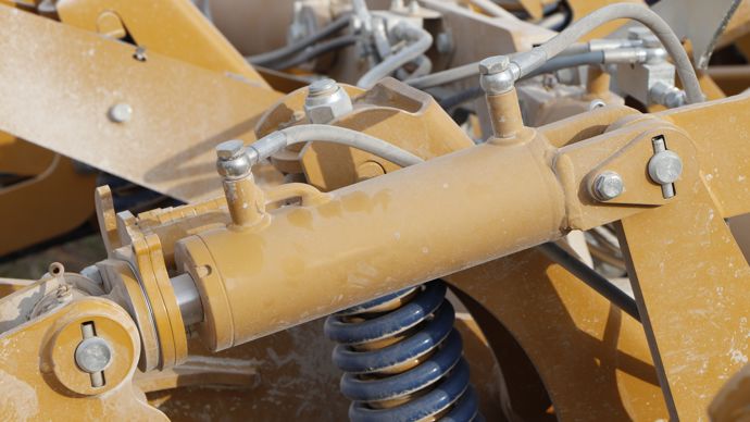 LEs vérins synchronisés de réglage de la profondeur sont bien pensés et précis.